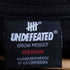 アンディフィーテッド UNDEFEATED フロントロゴプリント 半袖Tシャツ メンズ M