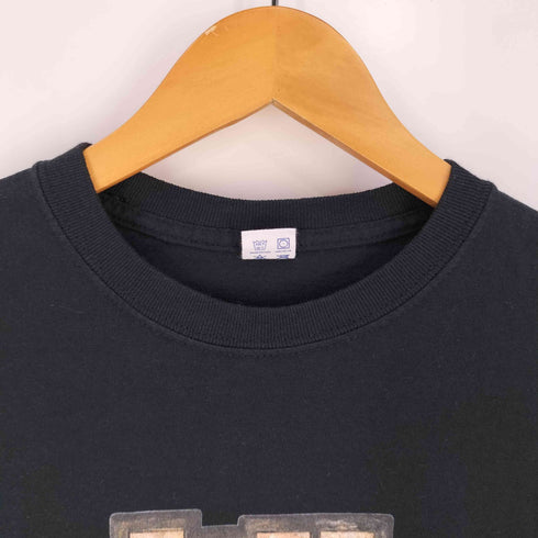 アンディフィーテッド UNDEFEATED フロントロゴ クルーネック 半袖Tシャツ メンズ M