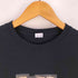 アンディフィーテッド UNDEFEATED フロントロゴ クルーネック 半袖Tシャツ メンズ M