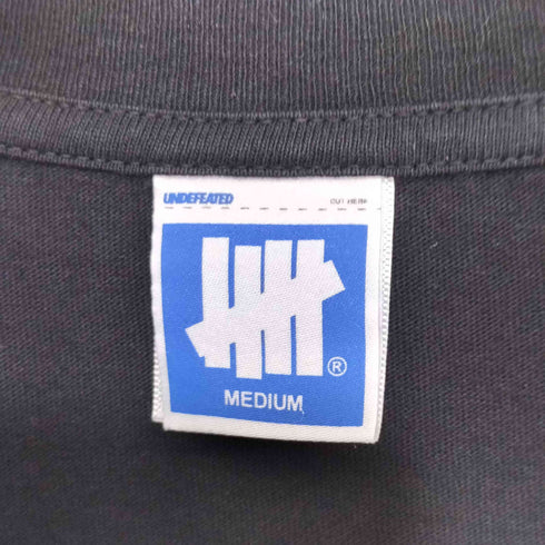 アンディフィーテッド UNDEFEATED USA製 フロントロゴ クルーネック ロングスリーブカットソー メンズ M