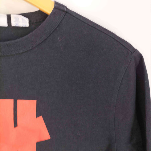 アンディフィーテッドチャンピオン UNDEFEATED CHAMPION フロントロゴプリント コラボレーション クルーネック 半袖Tシャツ メンズ M