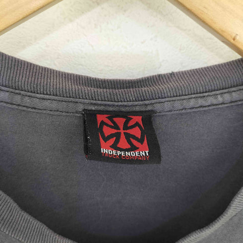 インディペンデント INDEPENDENT アイアンクロス 両面プリント クルーネックTシャツ メンズ