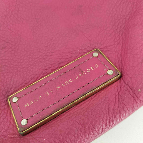 マークバイマークジェイコブス Marc by Marc Jacobs ロゴプレート シボ革ショルダーバッグ レディース