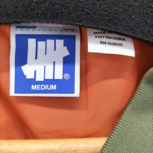 アンディフィーテッド UNDEFEATED バックフォトプリント 刺繍ロゴ リバーシブル フライトジャケット MA-1 メンズ JPN:M