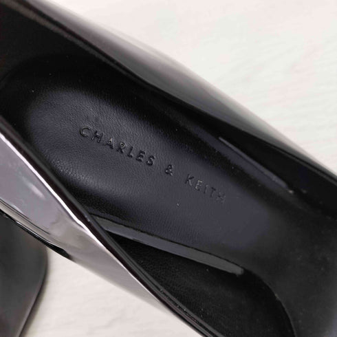 チャールズキース CHARLES & KEITH ポインテッドトゥエナメルパンプス レディース JPN:38