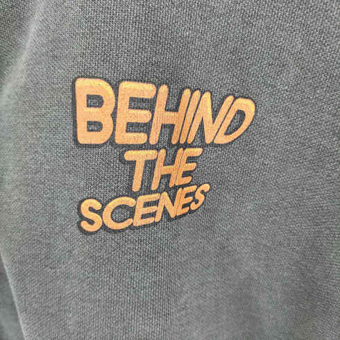 BEHIND THE SCENES 両面プリントプルオーバーパーカー メンズ