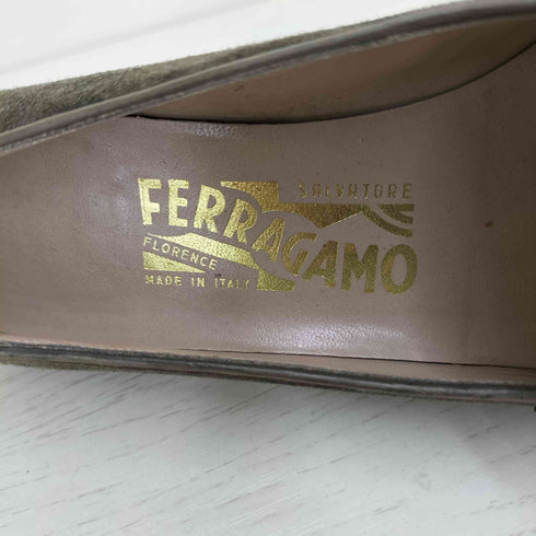サルヴァトーレフェラガモ Salvatore Ferragamo ベロアフラットシューズ レディース