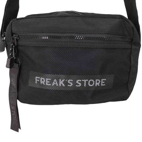 フリークスストア FREAKS STORE ロゴプリントスクエアボディバッグ ショルダーバッグ メンズ