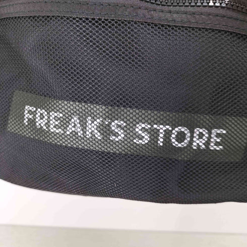 フリークスストア FREAKS STORE ロゴプリントスクエアボディバッグ ショルダーバッグ メンズ