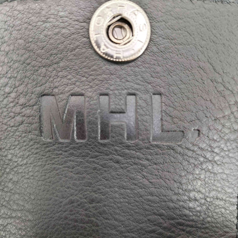 エムエイチエル MHL. GRAIN LEATHER レザーミニショルダーバッグ メンズ