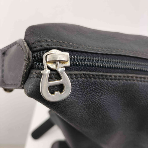 アイグナー AIGNER 三日月型 レザーショルダーバック レディース