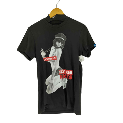 アディダスオリジナルス adidas Originals FLY ASS KICKS プリントクルーネックTシャツ メンズ JPN:S