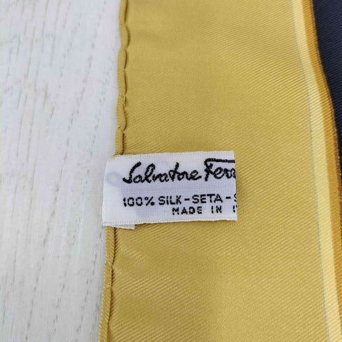 サルヴァトーレフェラガモ Salvatore Ferragamo 総柄大判シルクスカーフ レディース