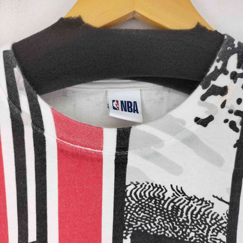 エヌビーエー NBA Over print T-shirts メンズ