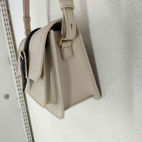 チャールズキース CHARLES & KEITH 21SS LEATHER BUCKLED BAG レディース