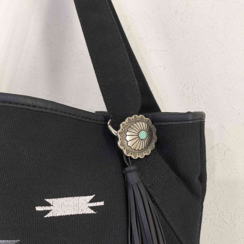 レジスタ regista オルテガ刺繍タッセル付きトートバッグ メンズ