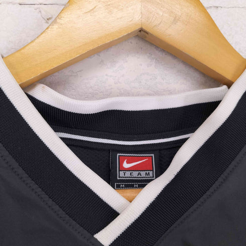 ナイキ NIKE チームタグ フロント刺繍Vネックナイロンピステ メンズ JPN:M