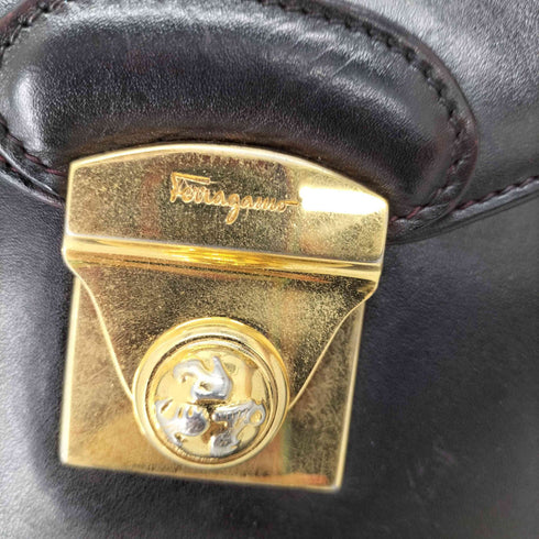 サルヴァトーレフェラガモ Salvatore Ferragamo デザインレザーショルダーバッグ レディース