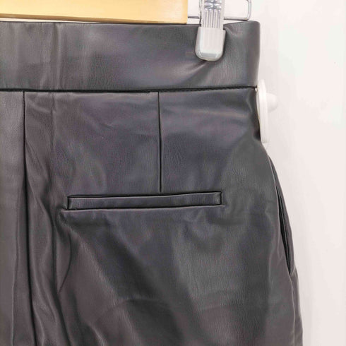 ザラ ZARA フェイクレザーショーツ レディース import:S