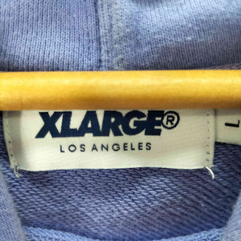 エクストララージ XLARGE フロントプリントプルオーバーパーカー メンズ import:L