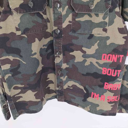 サニーサイダー SUNNY SIDER DON'T WORRY BOUT THANG BABY GIRL I'M A SOLDIER HUH プリント カモ 迷彩柄 ミリタリーシャツ メンズ import:S