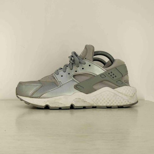 ナイキ NIKE AIR HUARACHE RUN SE エア ハラチ ラン SE メタリックシルバー スニーカー レディース JPN:24