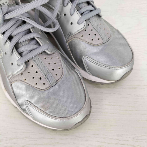 ナイキ NIKE AIR HUARACHE RUN SE エア ハラチ ラン SE メタリックシルバー スニーカー レディース JPN:24
