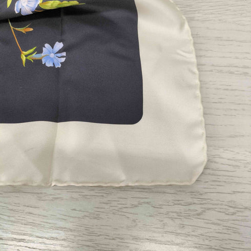 サルヴァトーレフェラガモ Salvatore Ferragamo シルク100% 総柄スカーフ レディース