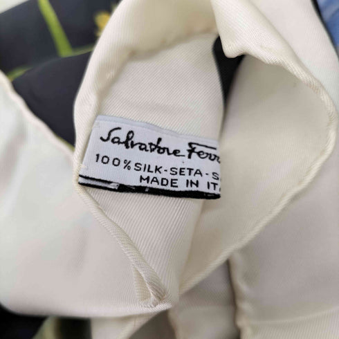 サルヴァトーレフェラガモ Salvatore Ferragamo シルク100% 総柄スカーフ レディース