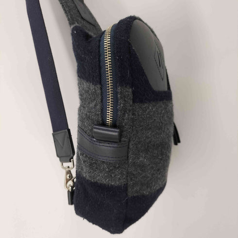 ヴィヴィアンウエストウッド Vivienne Westwood ボーダーワンショルダーバッグ メンズ