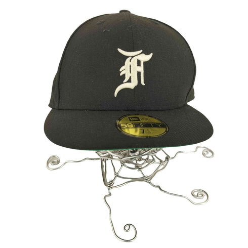 フェイアーオブゴッド エッセンシャルズ FEAR OF GOD ESSENTIALS 59FIFTY Fitted Hat Navy メンズ