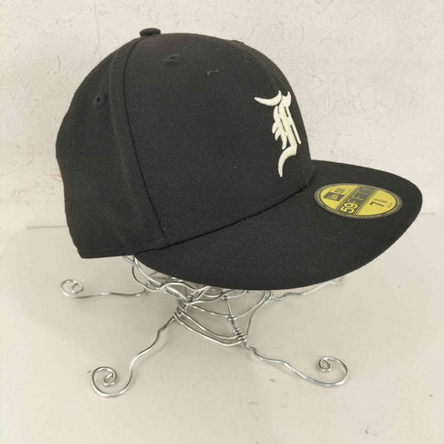 フェイアーオブゴッド エッセンシャルズ FEAR OF GOD ESSENTIALS 59FIFTY Fitted Hat Navy メンズ
