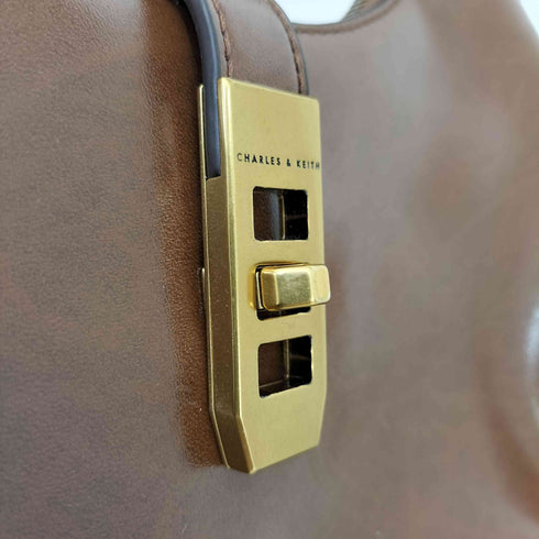チャールズキース CHARLES & KEITH メタリックアクセント ホーボーバッグ レディース