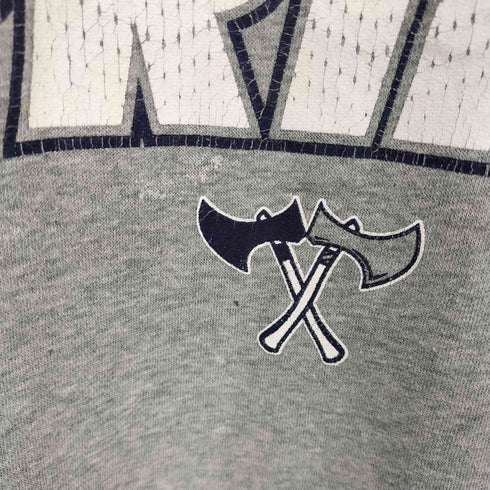 アンダーアーマー UNDER ARMOUR HATCHET PRIDE ロゴ プリント クルーネックスウェット メンズ 2XL