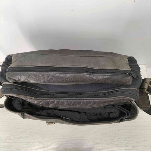 オサム OSAM レザーパイピング異素材切替ショルダーバッグ メンズ