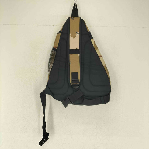 ギャップ Gap カモ柄ロゴ刺繍スリングバッグ メンズ