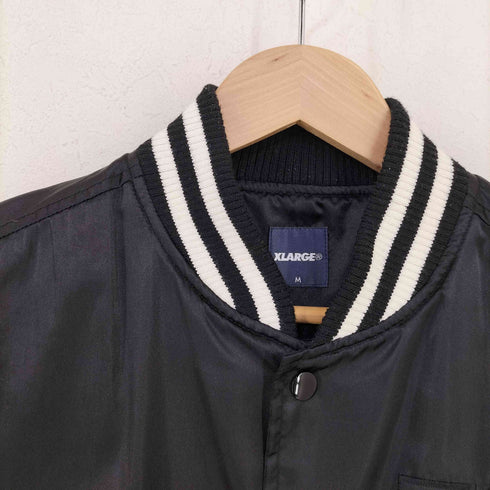 エクストララージ XLARGE ビッグロゴ サテンスタジャン メンズ import:M
