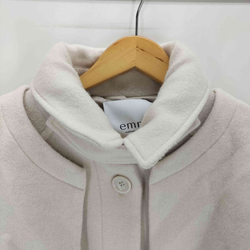 エミアトリエ emmi atelier ECO WOOLケープ付きロングコート レディース JPN:1