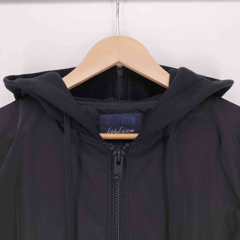 レギュレーションヨウジヤマモト REGULATION Yohji Yamamoto 24SS BOMBER JACKET 異素材 切替 ポリ フーデッド フライト ジャケット メンズ JPN:2