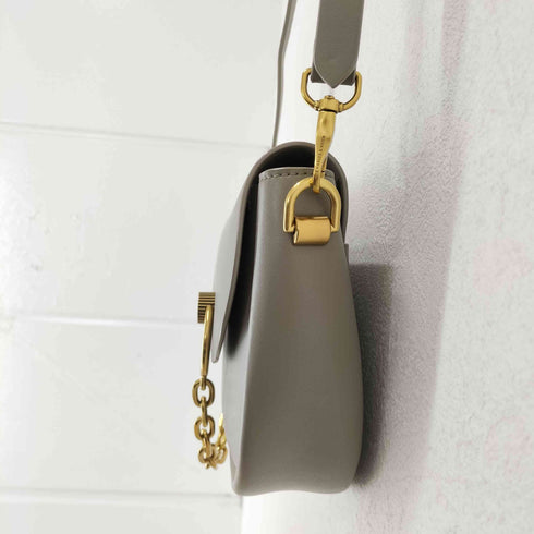 チャールズアンドキース CHARLES&KEITH チャンキーチェーンリンク サドルバッグ レディース