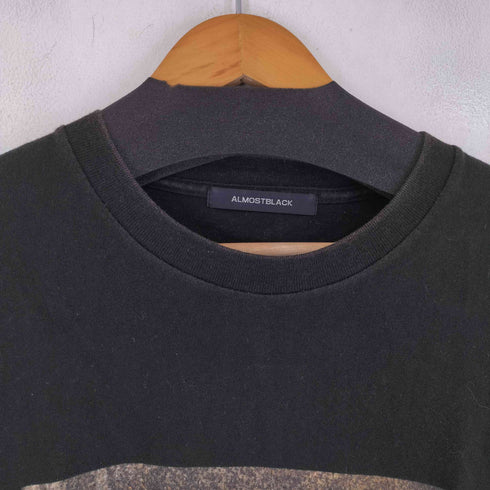 オールモストブラック ALMOSTBLACK フロントプリントクルーネックカットソー メンズ JPN:2
