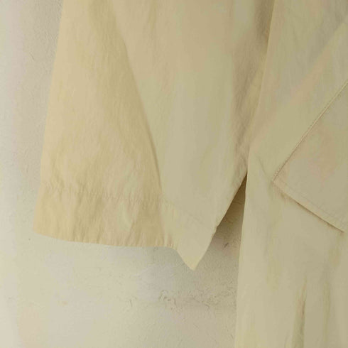 スタジオニコルソン STUDIO NICHOLSON DIGBY TECHNICAL NYLON COAT - BUTTERMILK メンズ import:S