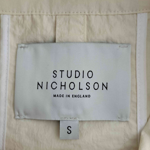 スタジオニコルソン STUDIO NICHOLSON DIGBY TECHNICAL NYLON COAT - BUTTERMILK メンズ import:S