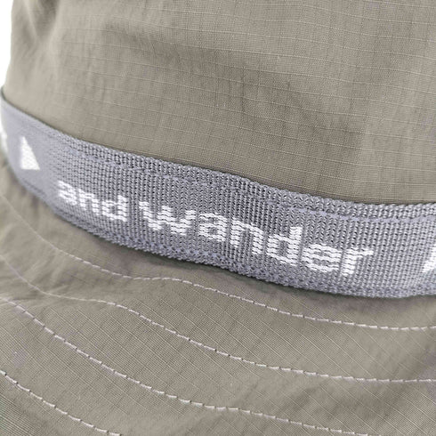 アンドワンダー and wander jq tape hat メンズ