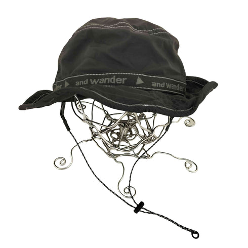 アンドワンダー and wander jq tape hat メンズ