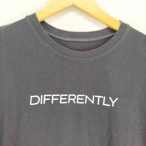 DIFFERENTLY バックテープデザインロゴTシャツ メンズ