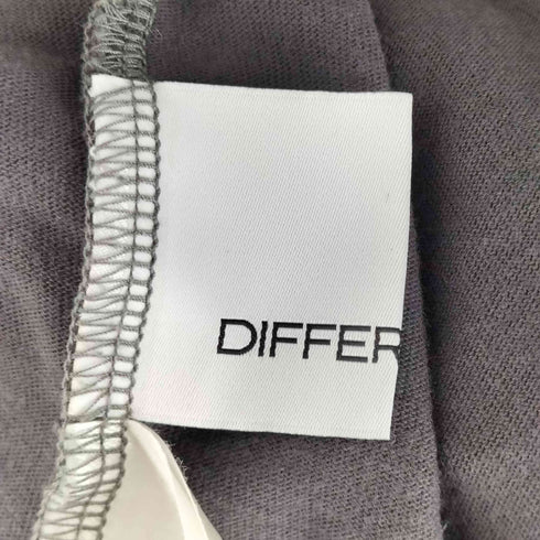 DIFFERENTLY バックテープデザインロゴTシャツ メンズ