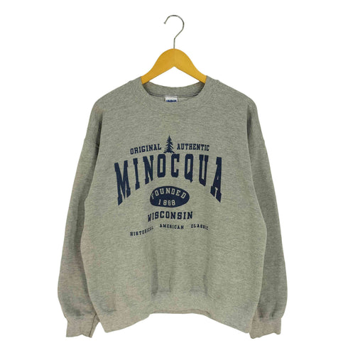 ギルダン GILDAN MINOCQUA WISCONSIN プリント クルーネックスウェット メンズ import:L