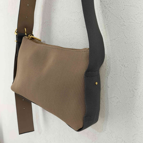 cuyana recycled sling bag レディース