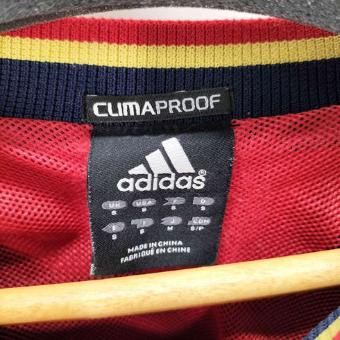 アディダス adidas CLIMAPROOF ロゴ刺繍 L/S Vネックウィンドジャケット ピステ メンズ JPN:M